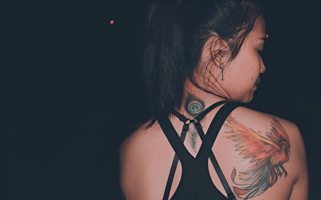 A girl choose Dubai for luxury tattoo showing her back tattoo